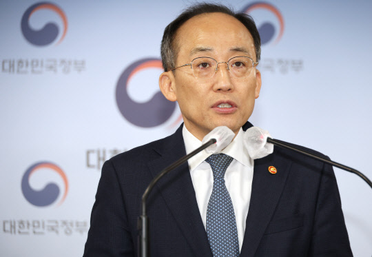 추경호 부총리 겸 기획재정부 장관이 2일 전세사기 대책 관련 합동브리핑을 하고 있다.<사진=연합뉴스>